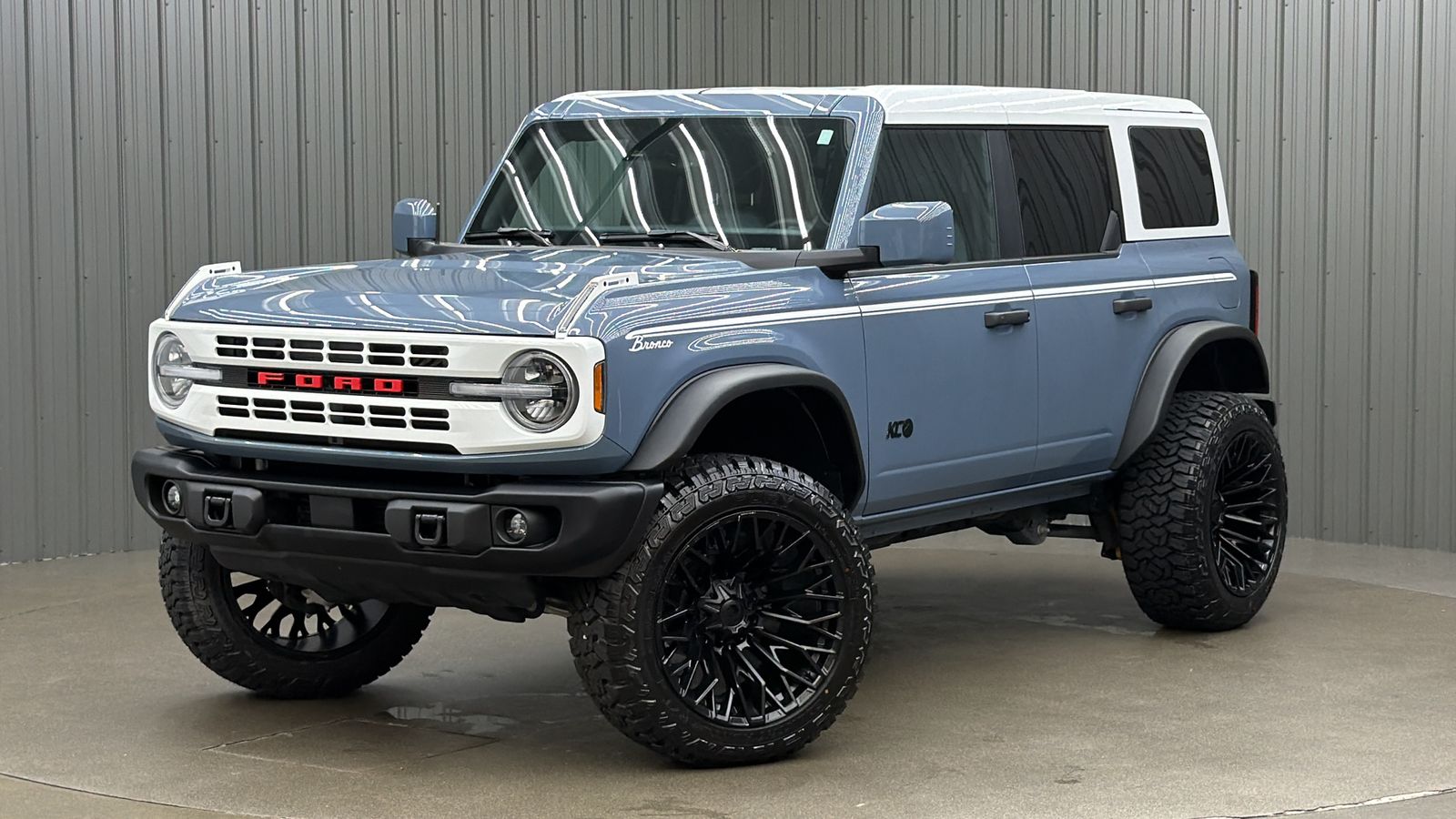 Lifted 2023 Ford Bronco Heritage Edition w/ 662A, LED & Hard Top