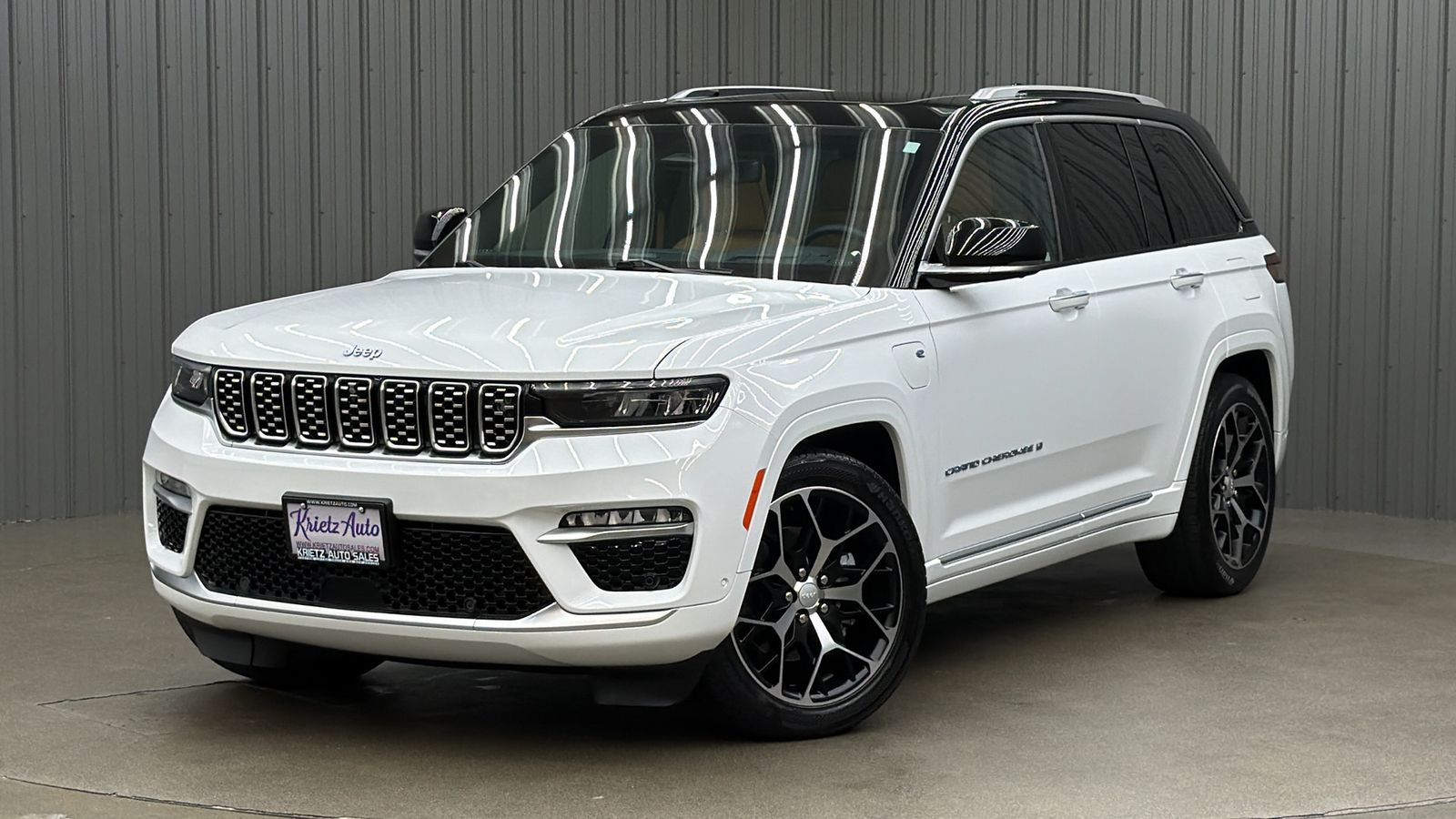2023 Jeep Grand Cherokee Summit Reserve 4xe w/ Advanced ProTech Group IV & Sunroof
