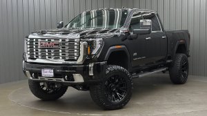 Lifted 2026 GMC Sierra 2500HD Denali Reserve Short Bed w/ Tech & Sunroof