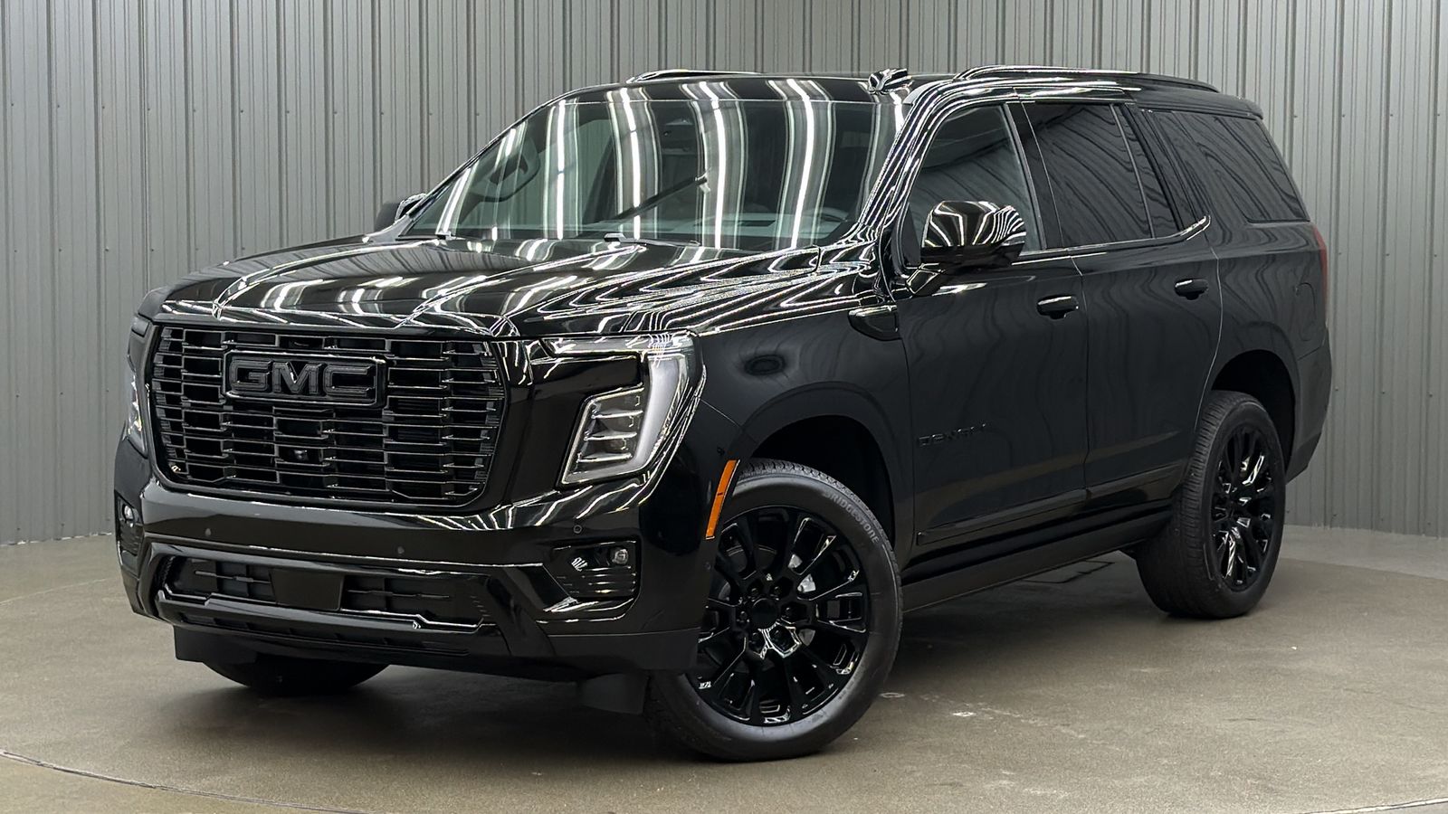 2026 GMC Yukon Denali w/ COLORMATCH, Power Steps & Sunroof