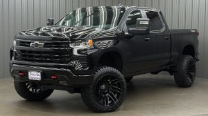 Lifted 2025 Chevrolet Silverado 1500 LT Trail Boss Long Bed w/Convenience 2,Dark Essentials & Sunroof