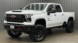 Lifted 2026 Chevrolet Silverado 2500HD ZR2 Short Bed w/ Dark Essentials & Sunroof