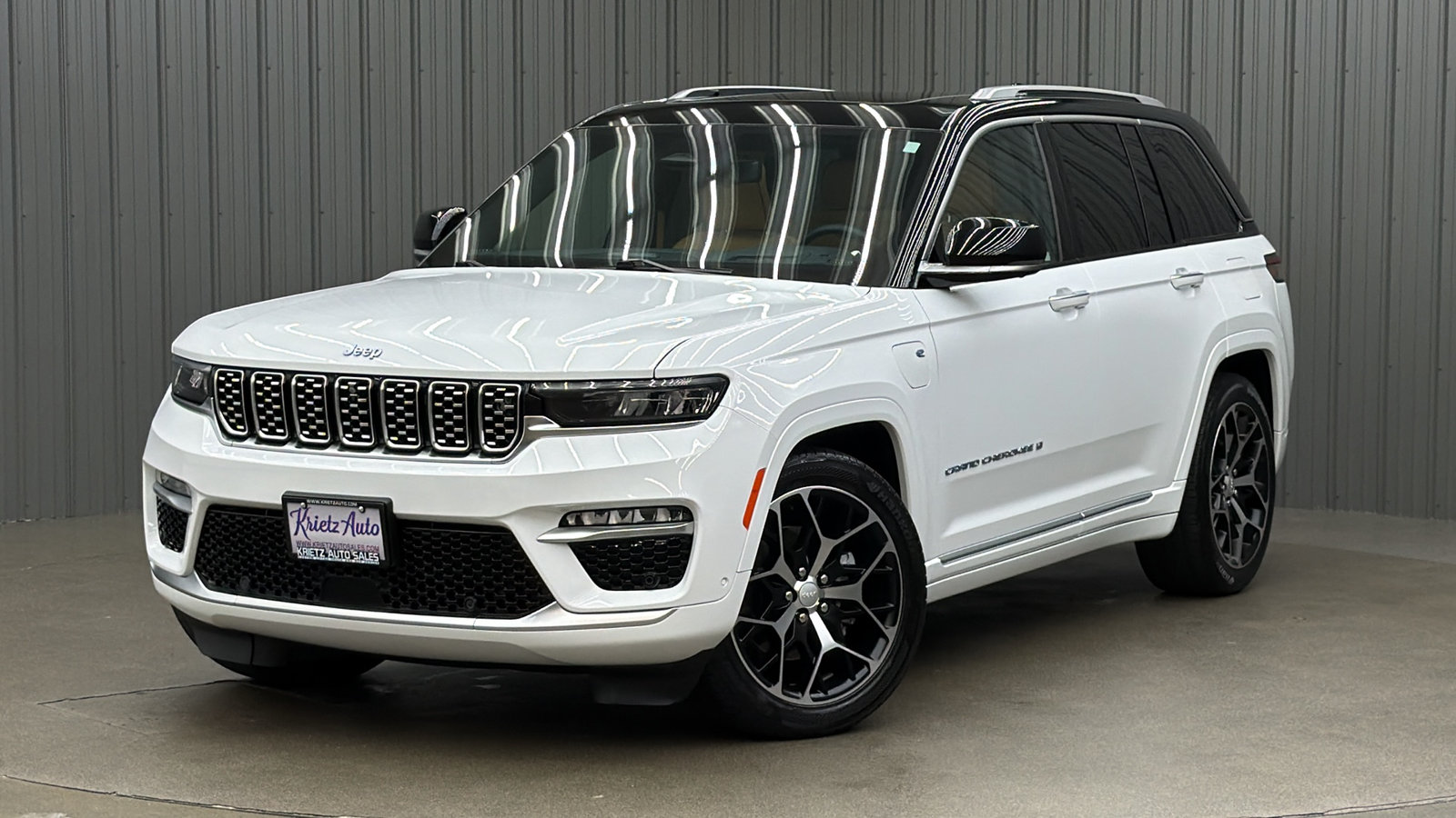 2023 Jeep Grand Cherokee Summit Reserve 4xe w/ Advanced ProTech Group IV & Sunroof