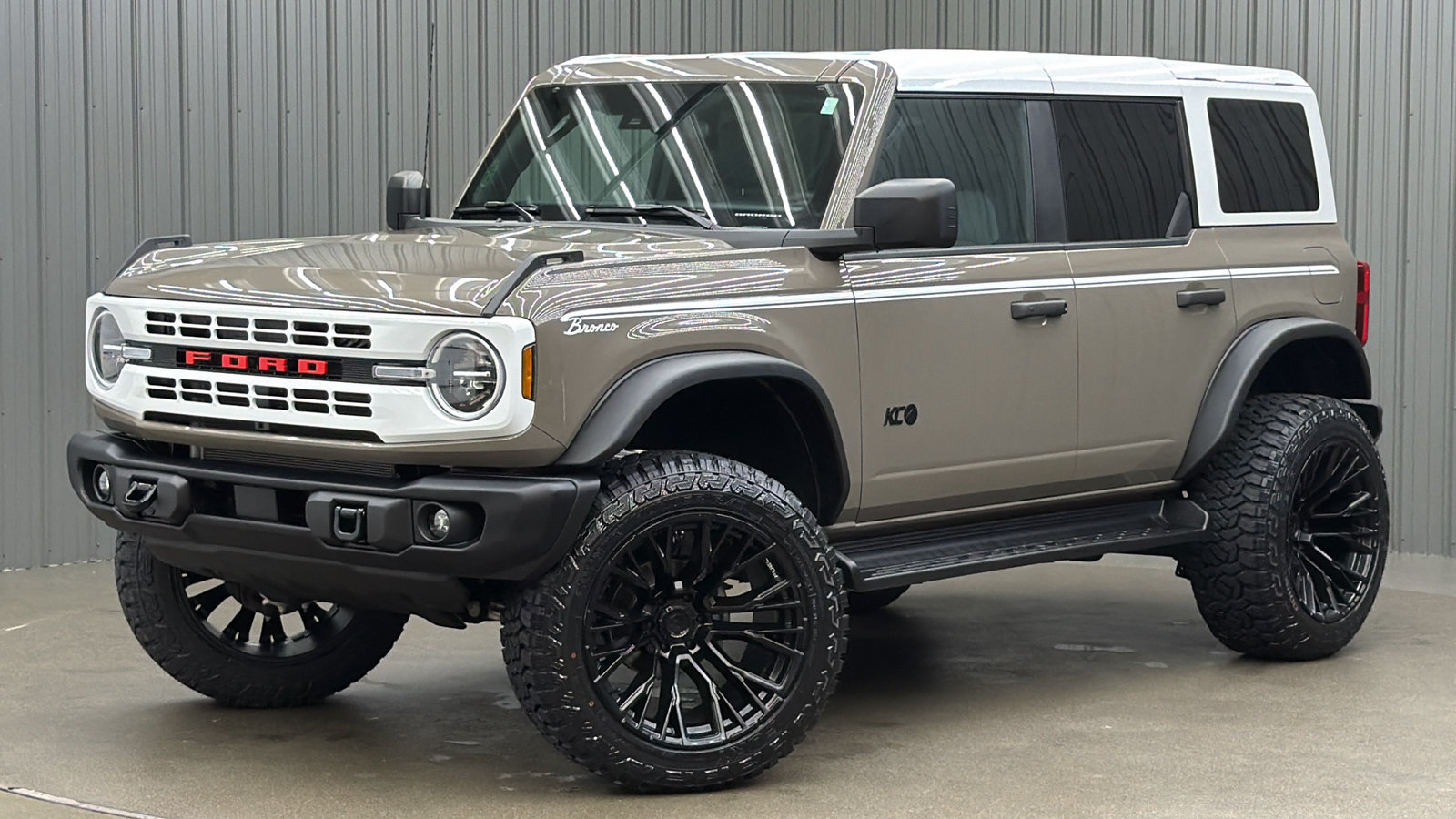 Lifted 2026 Ford Bronco Heritage Edition w/ 662A & Hard Top